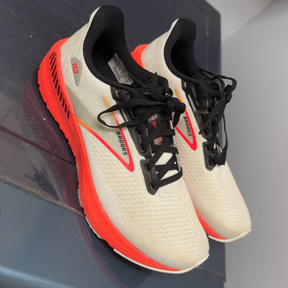 Brooks Launch GTS 10